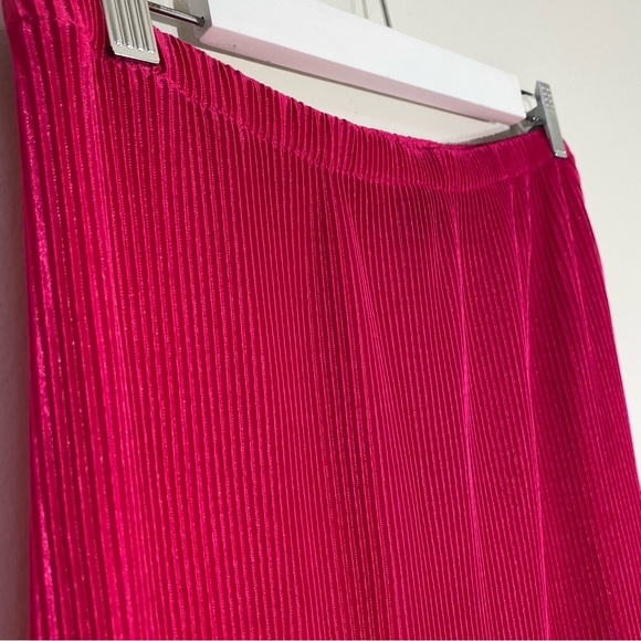 SHEIN hot pink plisse midi skirt and crop top set size L - Picture 5 of 15